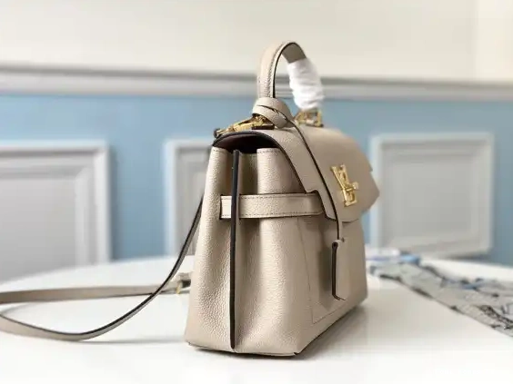 Repzbay EVER LOUIS VUITTON LOCKME MM BB 0523